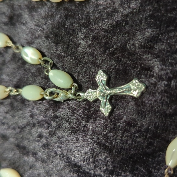 Unbranded Mother of Pearl Hand Carved Necklace, Bracelet & Earring Set Jeruselum - Picture 7 of 16